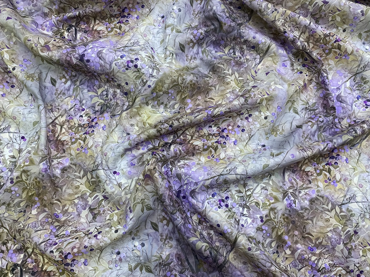 Ткань Батист  серо-бежевого цвета с принтом  сиреневые ягоды голубики ,листья 16813 3