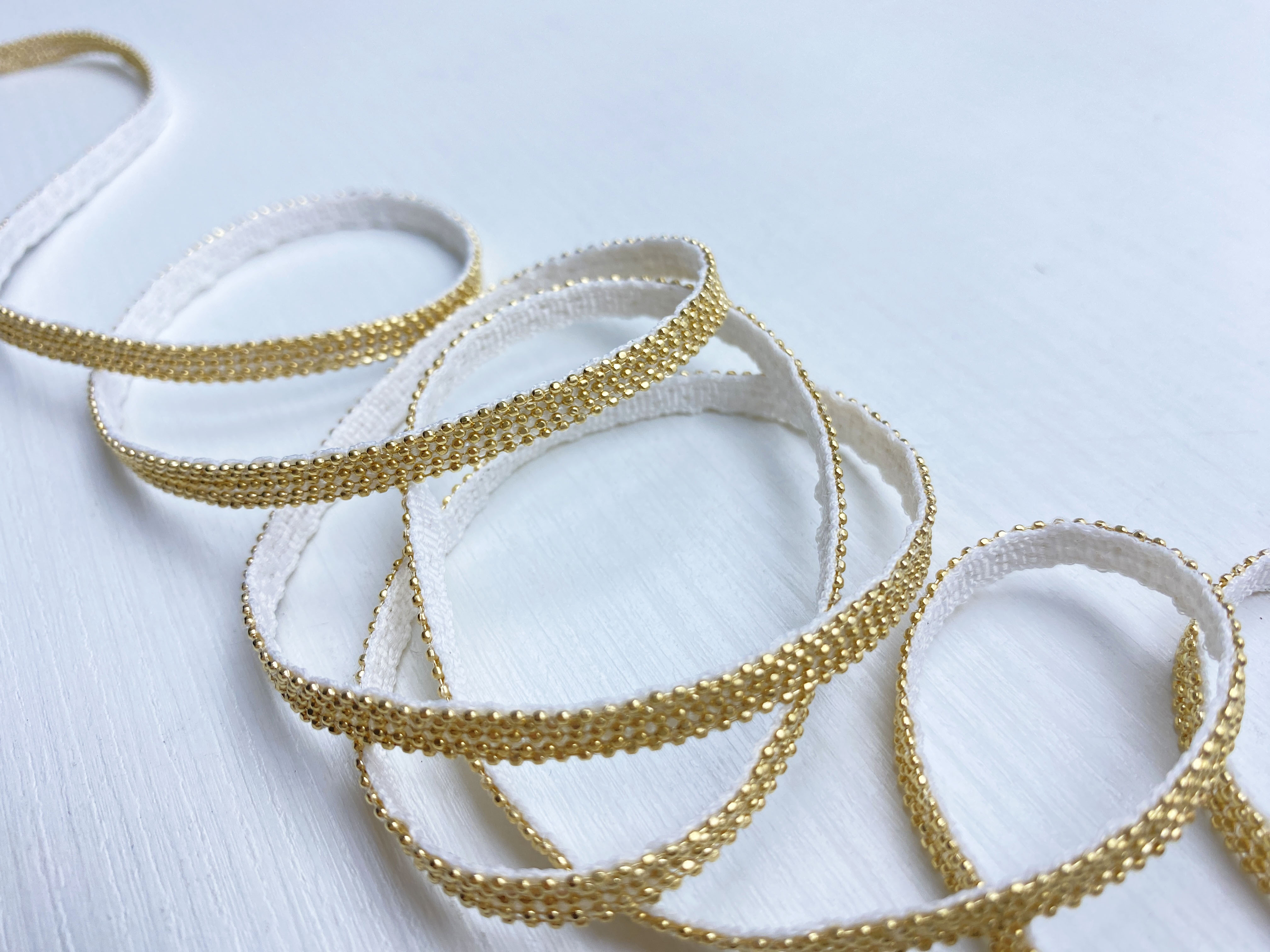 Тесьма  мониль золотая узкая 66949 5
